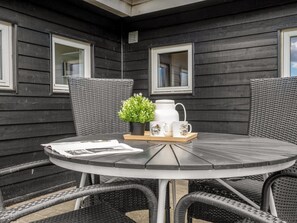 Outdoor dining - "Thrugils" - 500m from the sea by Interhome (Henne)