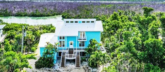 Snook Away - Six bedroom bay front home nicely updated