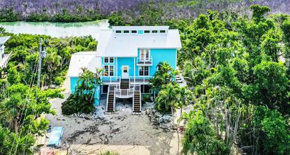 Snook Away - Six bedroom bay front home nicely updated