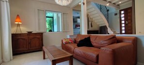 Smart TV, video games - Superbe Séjour en Drôme Provençale à la Villa Batelli (SAUZET)