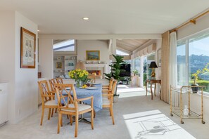 Dining - Cove Watch by AvantStay | A+ Views w/ Private Pool (San Diego)