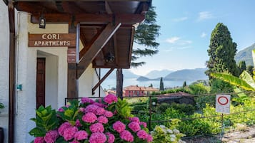Honeymoon Apartment, Multiple Bedrooms, Mountainside (CO.RI. Appartamenti 2) | Property entrance