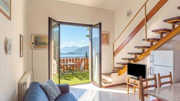 Honeymoon Apartment, Multiple Bedrooms, Mountainside (CO.RI. Appartamenti 5) | Living area | 21-inch Smart TV with satellite channels