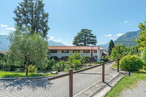 Honeymoon Apartment, Multiple Bedrooms, Mountainside (CO.RI. Appartamenti 4) | Property grounds - Co.ri. Apartments (Menaggio)