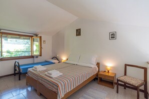 Honeymoon Apartment, Multiple Bedrooms, Mountainside (CO.RI. Appartamenti 5)