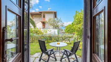 Honeymoon Apartment, Multiple Bedrooms, Mountainside (CO.RI. Appartamenti Dependance) | Outdoor dining