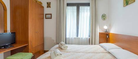 Appartement Lune de Miel, plusieurs chambres, cÎté montagne (CO.RI. Appartamenti Dependance) | 1 chambre, Wi-Fi gratuit, draps fournis