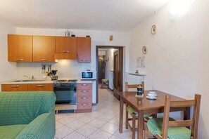 Honeymoon Apartment, 1 Bedroom, Mountainside (CO.RI. Appartamenti Dependance) | Living area | 21-inch flat-screen TV with cable channels