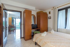 Honeymoon Apartment, 1 Bedroom, Mountainside (CO.RI. Appartamenti Dependance) | 1 bedroom, free WiFi, bed sheets
