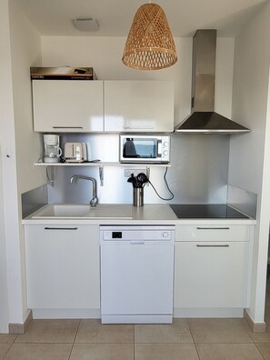 Fridge, microwave, stovetop, coffee/tea maker - L'échappée Belle en Tout Compris (Linguizzetta)