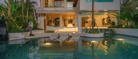 3 outdoor pools