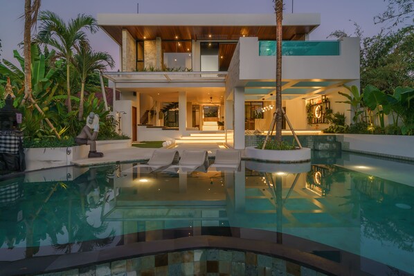 3 outdoor pools