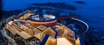 Silver Sands Hotel By RìChū 