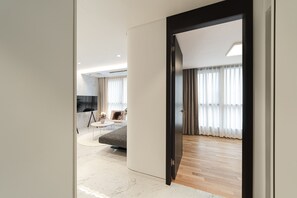 Family Two Room B | Desk, blackout drapes, soundproofing, free WiFi - Le Collective Gangnam SAC ROIUM (Seoul)
