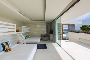 5 Schlafzimmer, Zimmersafe, Schreibtisch, Bügeleisen/Bügelbrett
