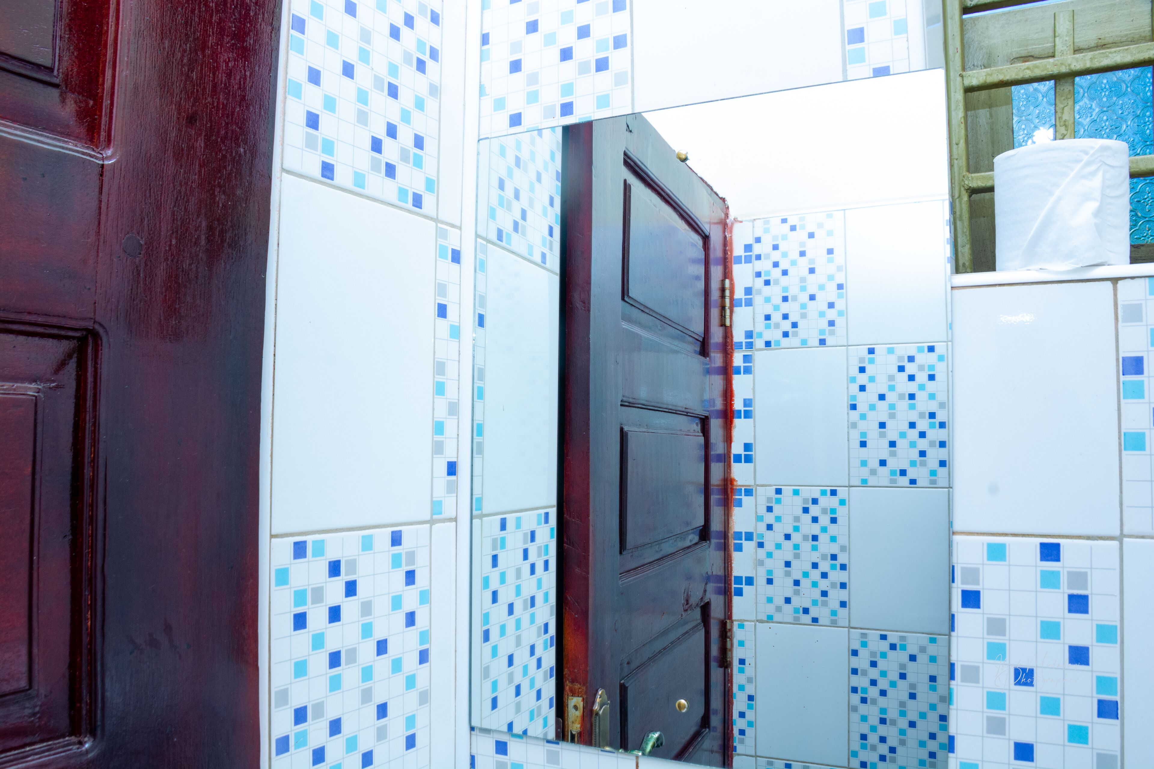 Secador de pelo, toallas, jabón, papel higiénico