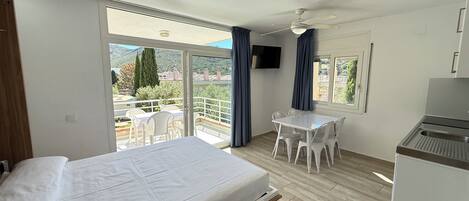 1 bedroom, free WiFi, bed sheets
