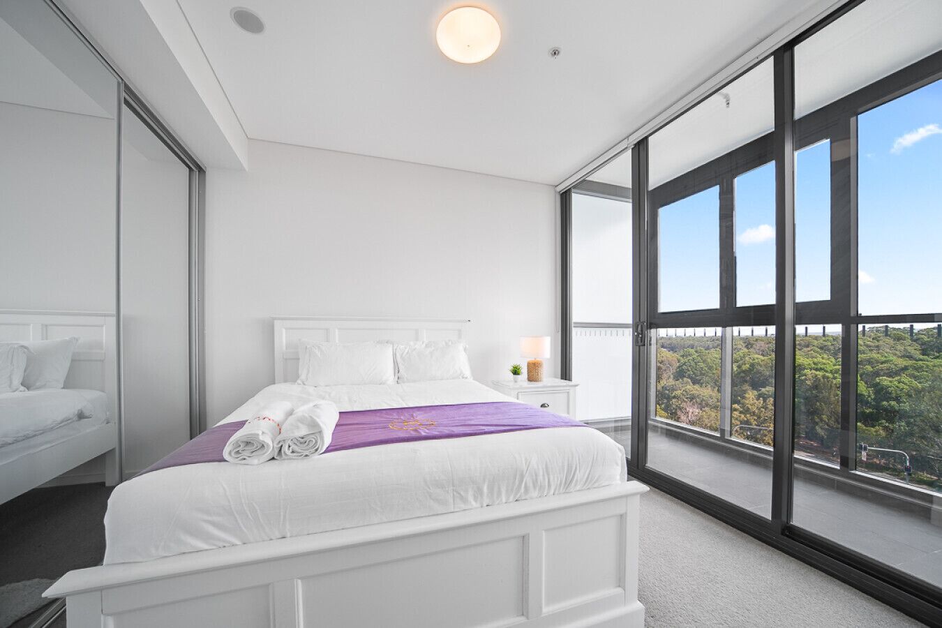 2 bedrooms, desk, iron/ironing board, WiFi