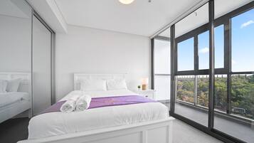 2 bedrooms, desk, iron/ironing board, WiFi