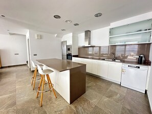 Fridge, microwave, oven, dishwasher - Agi Turo Villa 1 Casa for rent in Roses Girona. (Roses)