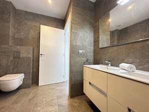 Shower, towels - Agi Turo Villa 1 Casa for rent in Roses Girona. (Roses)