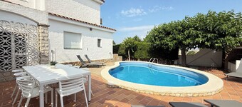 Agi Villa Grecs Casa for rent in Roses Girona.