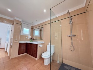 Bañera y toallas