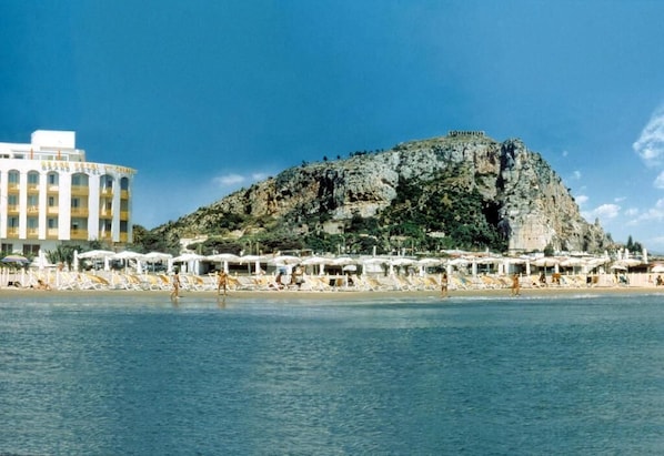 Private beach, white sand, sun loungers, beach umbrellas