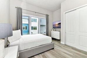 5 bedrooms, iron/ironing board, Internet, bed sheets