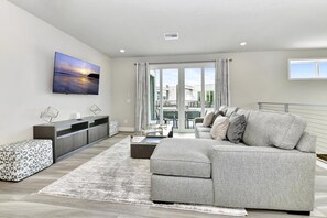 Smart TV - Chic & Cozy Condo near Disney with Resort & Waterpark Access - B45-235 (Kissimmee)