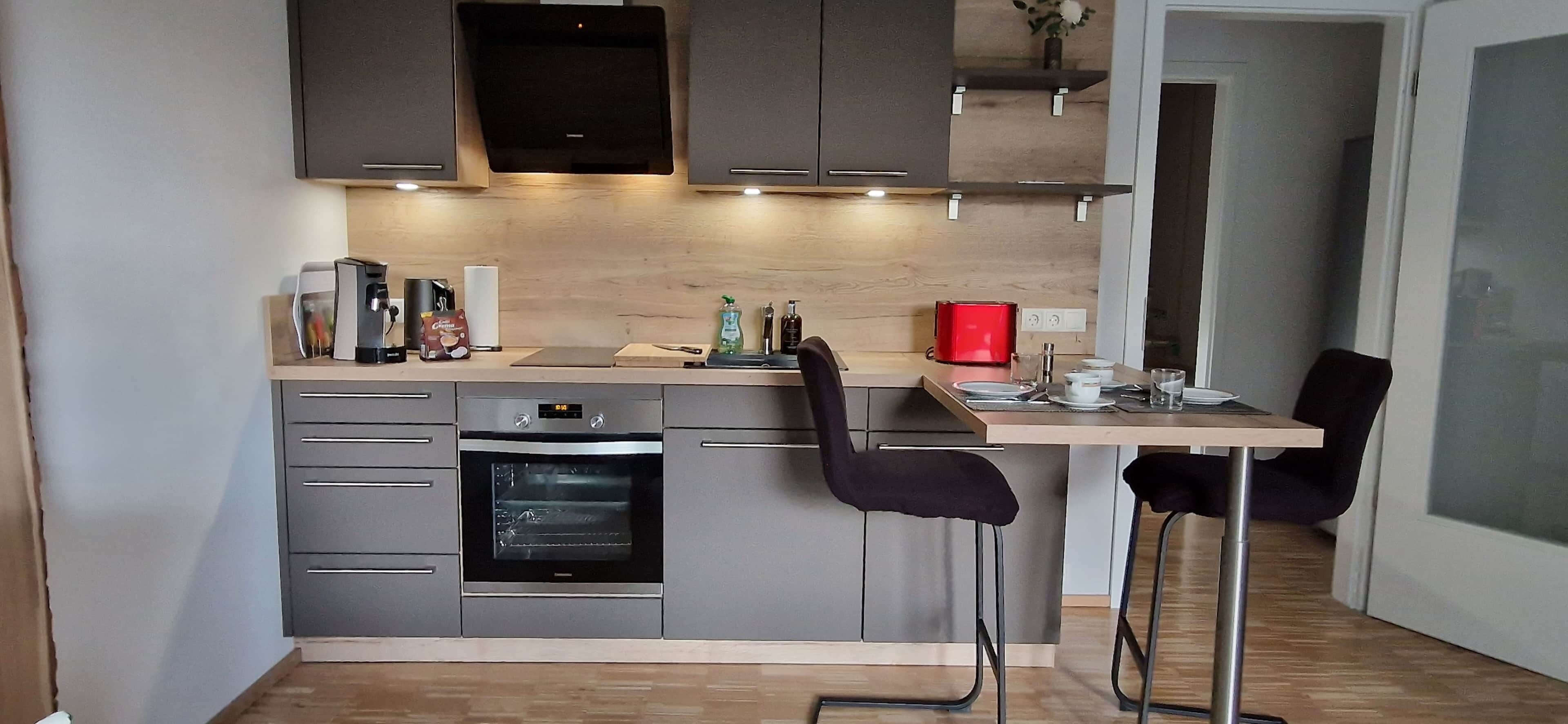 Fridge, oven, stovetop, coffee/tea maker