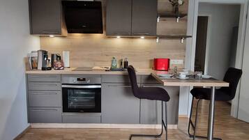 Fridge, oven, stovetop, coffee/tea maker