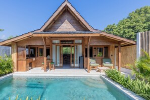 Villa Cahaya | Premium bedding, down duvets, Select Comfort beds, minibar - Kalyana Villa Gili Air  (Gili Air)