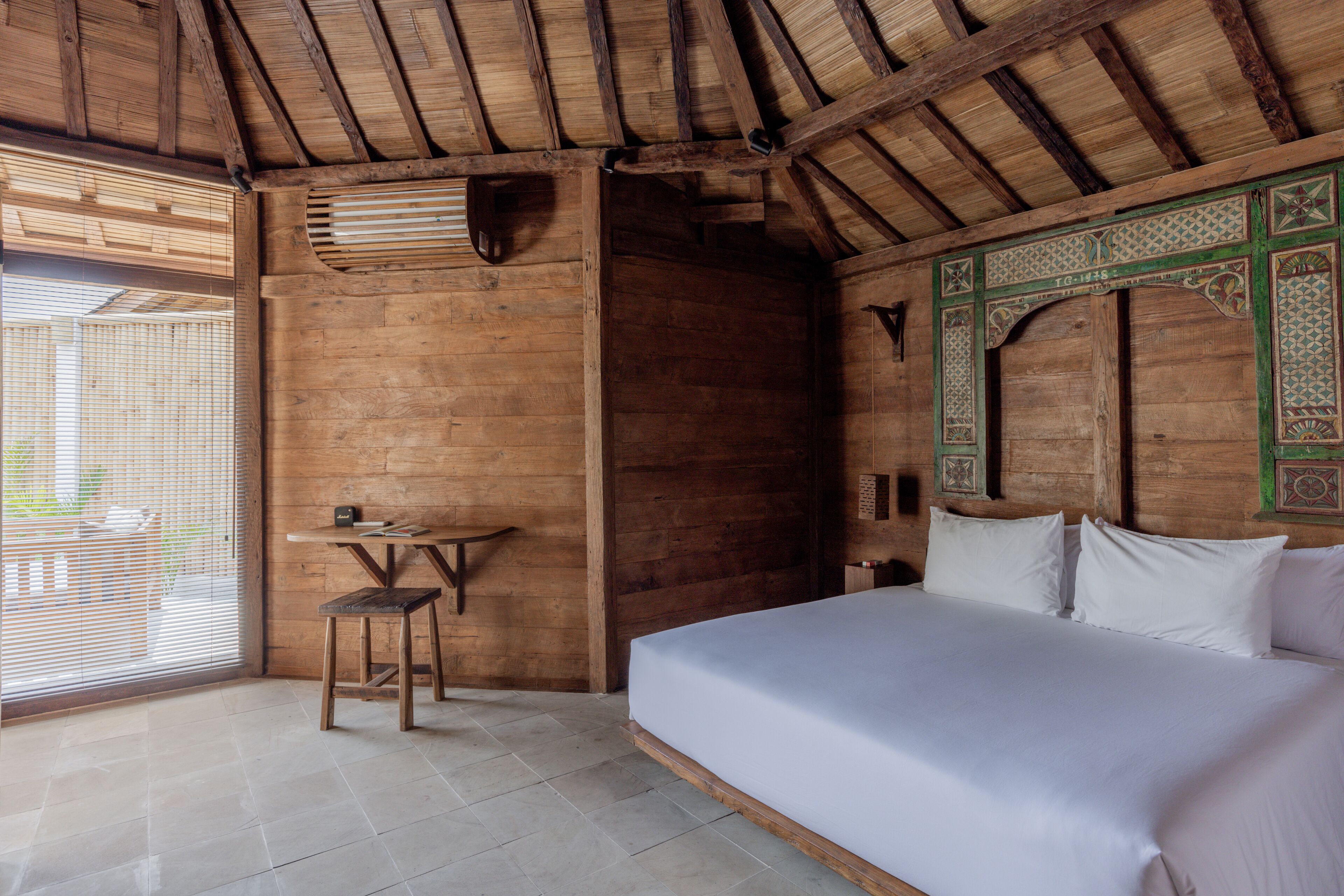 Signature Villa | Premium bedding, down duvets, minibar, desk