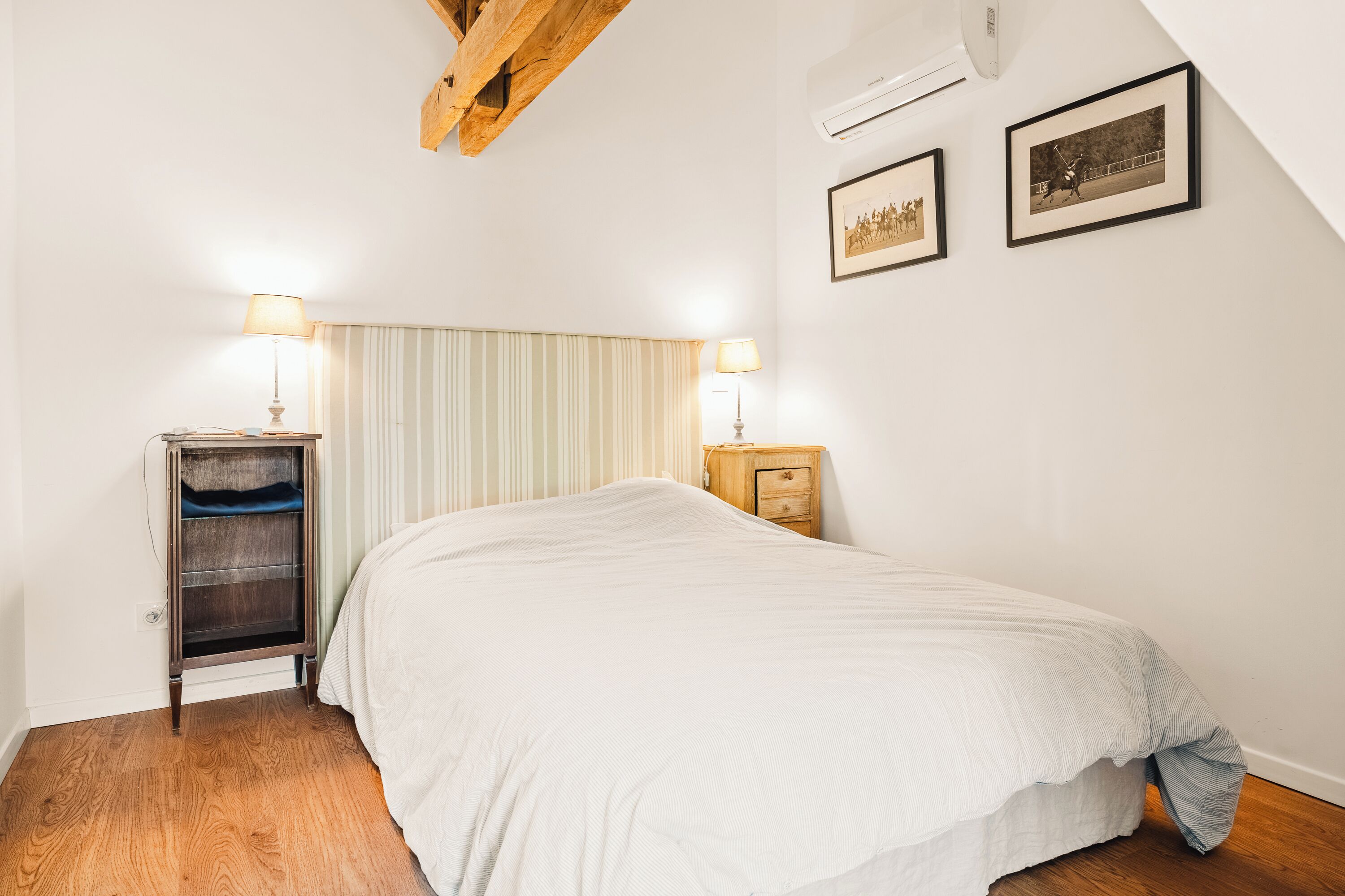 3 室のベッドルーム、WiFi (無料)、ベッドシーツ