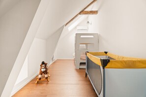 Interior - Holiday Home 'Maison De Campagne Rennes Parc Expo' with Private Terrace, Private Garden and Wi-Fi (Mordelles)