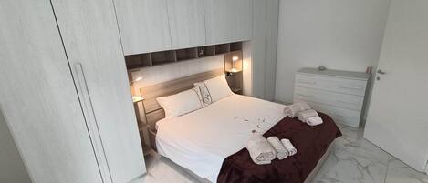 3 chambres, bureau, Wi-Fi gratuit, draps fournis