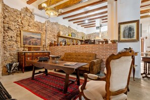 Lobby - Holiday Home 'La Quadra Rural Housing' with Private Terrace, Wi-Fi and Air Conditioning (La Rapita)