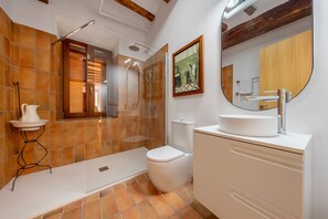 Bañera y toallas