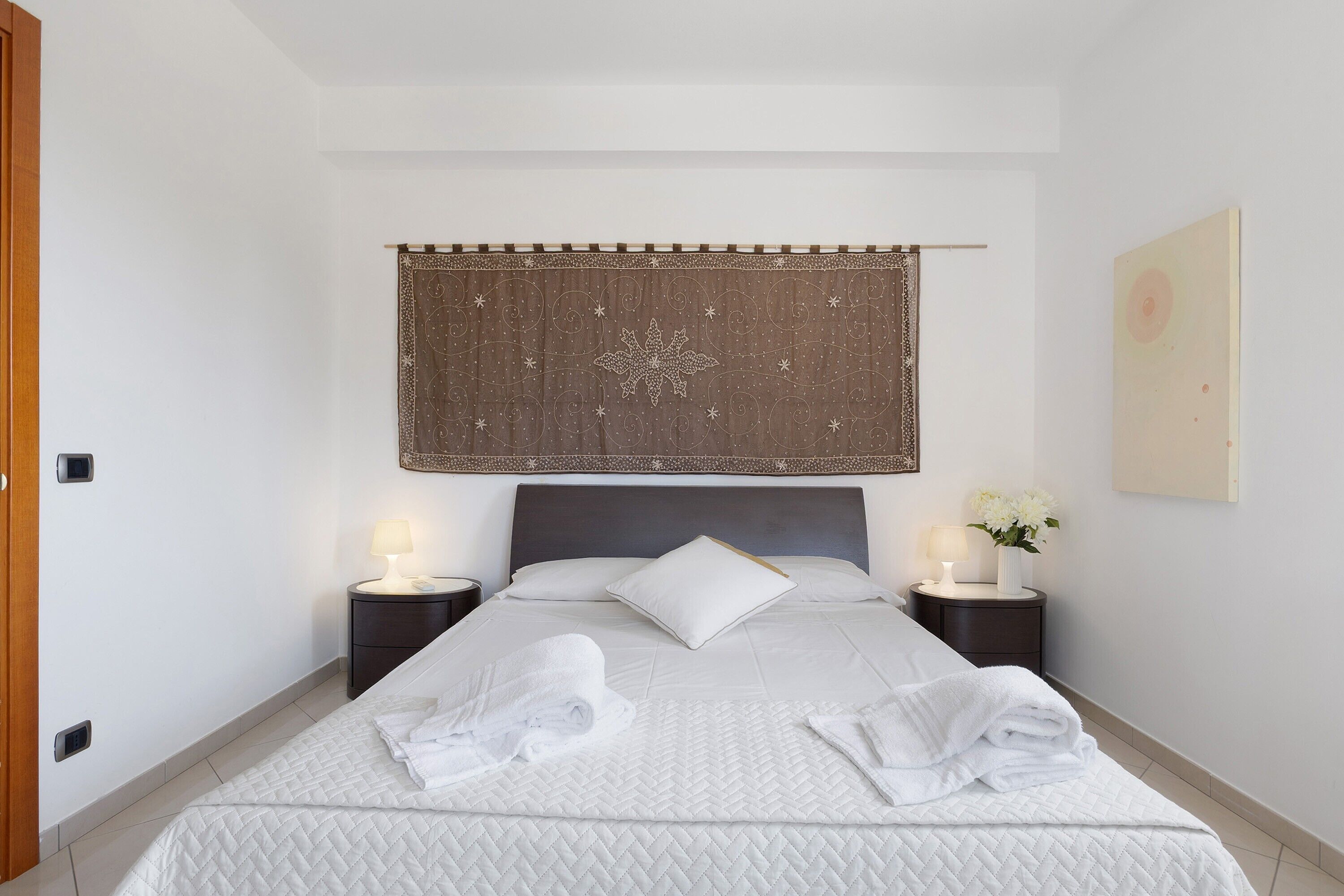 5 bedrooms, iron/ironing board, WiFi (free), bed sheets