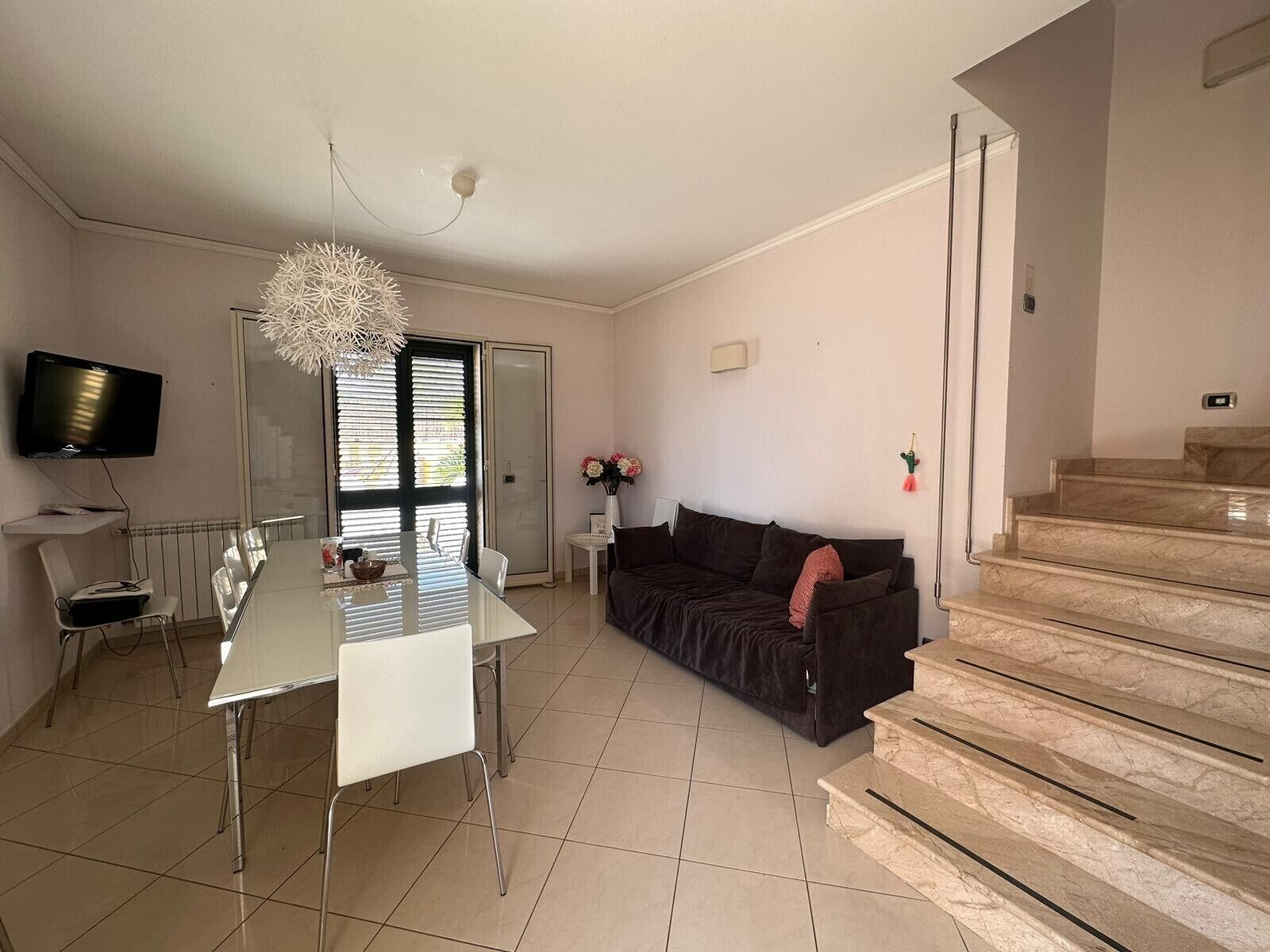 Télévision, cheminée