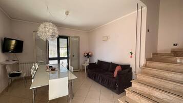 Télévision, cheminée