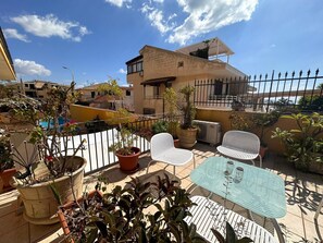 Property grounds - Apartment 'Venere In Villa' with Shared Pool, Wi-Fi and Air Conditioning (Marina di Ragusa)