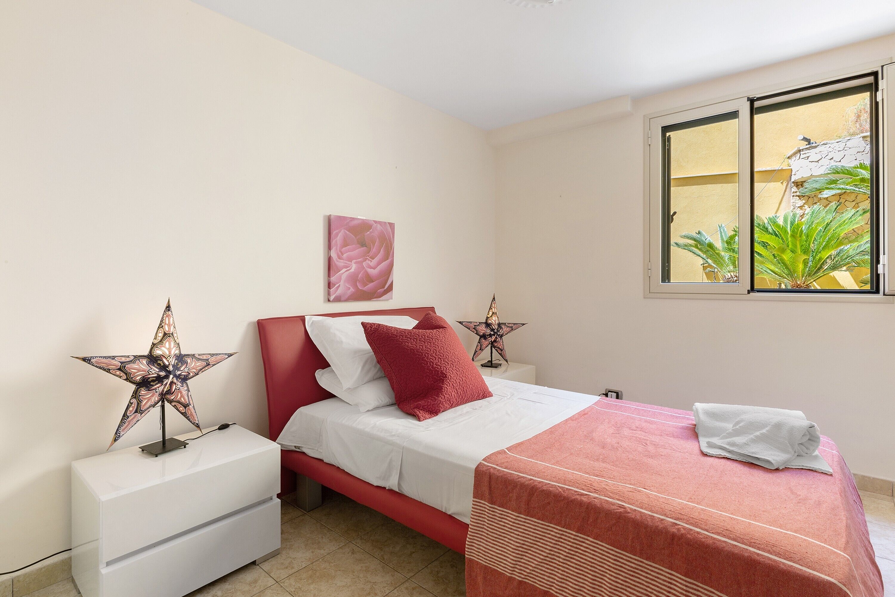 2 bedrooms, iron/ironing board, WiFi (free), bed sheets