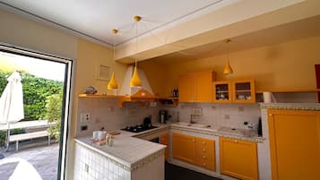 Kühlschrank, Ofen, Herdplatte, Geschirrspüler