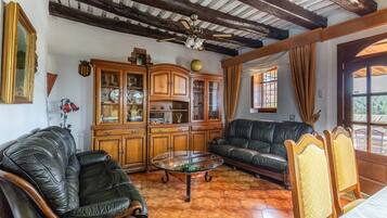 TV, fireplace, DVD player, stereo