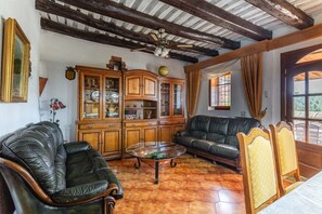 Fernseher, Kamin, DVD-Player, Stereoanlage