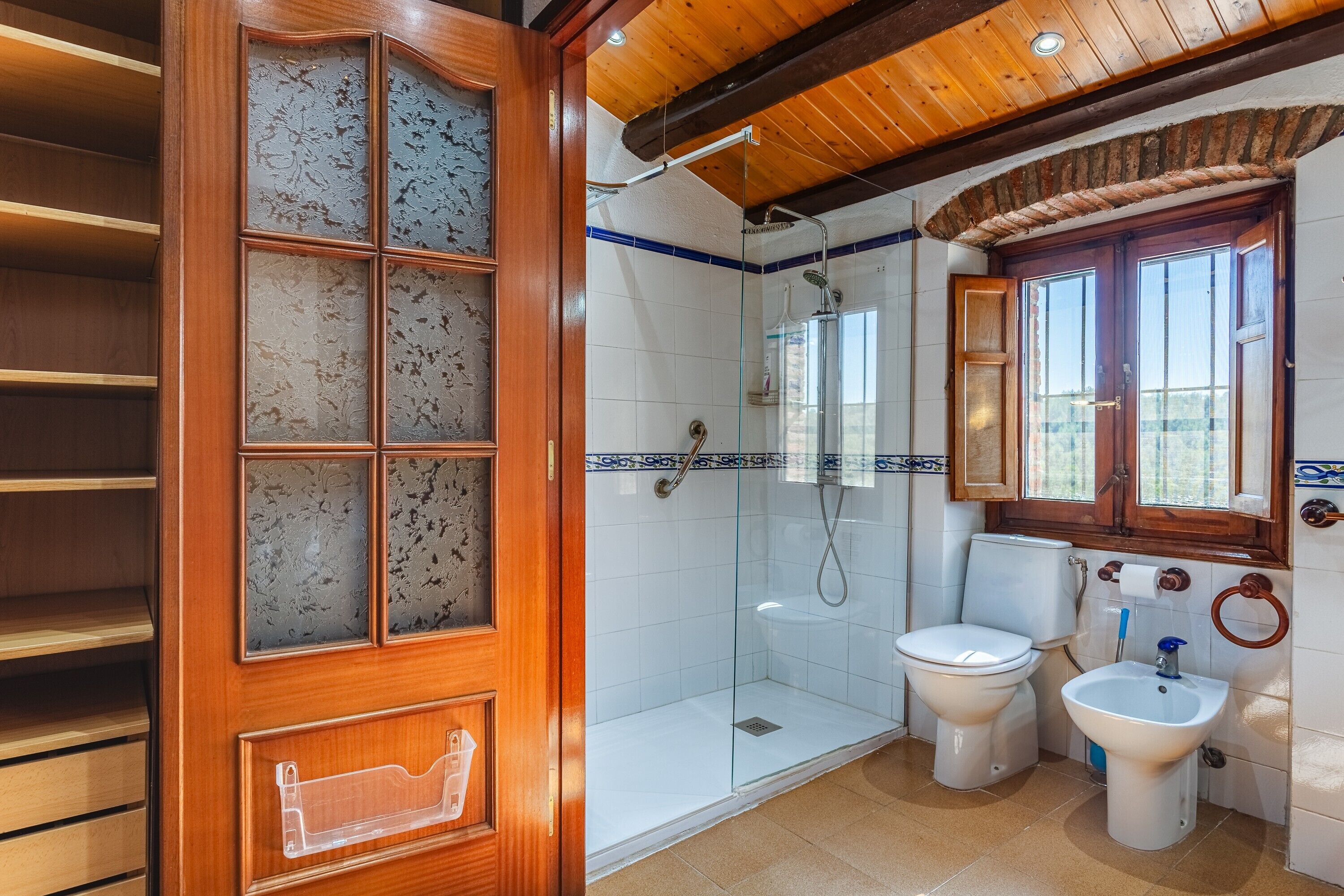 Bathtub, hair dryer, towels