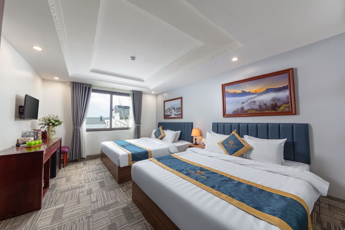 1 bedroom, premium bedding, desk, laptop workspace