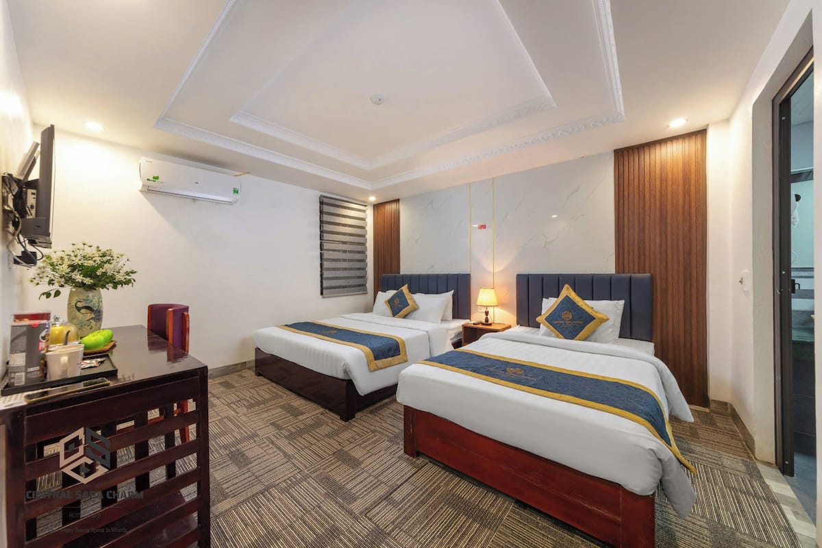 1 bedroom, premium bedding, desk, laptop workspace